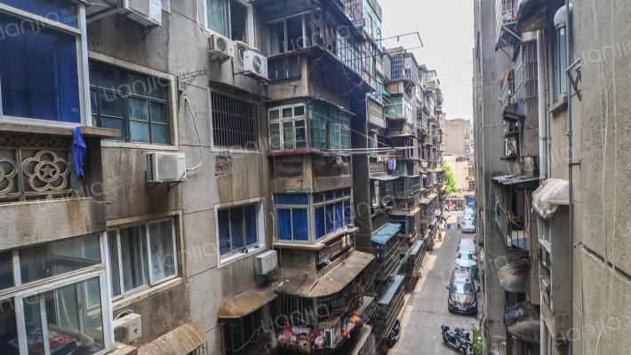 会堂侧路外景图