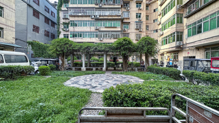 房地局家属院111号院外景图