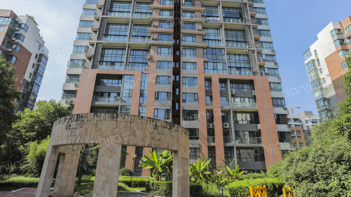 雅荷春天外景图