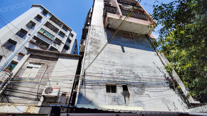 稳记楼上外景图