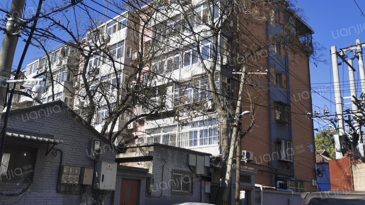 后半壁街8号外景图