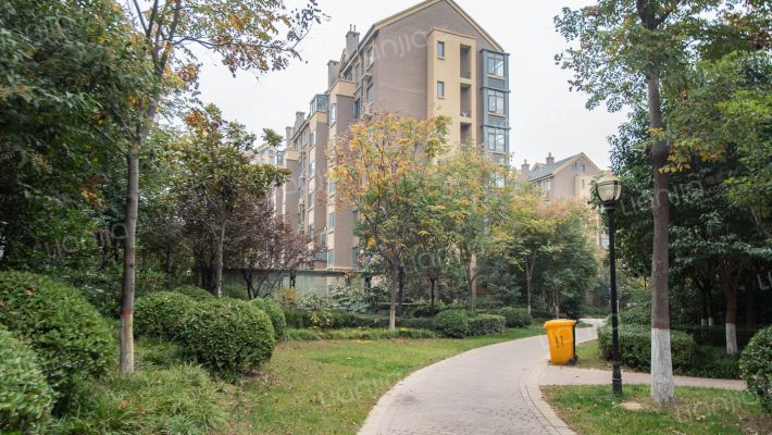 颐河原筑小区外景图