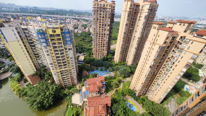 碧湖东岸外景图