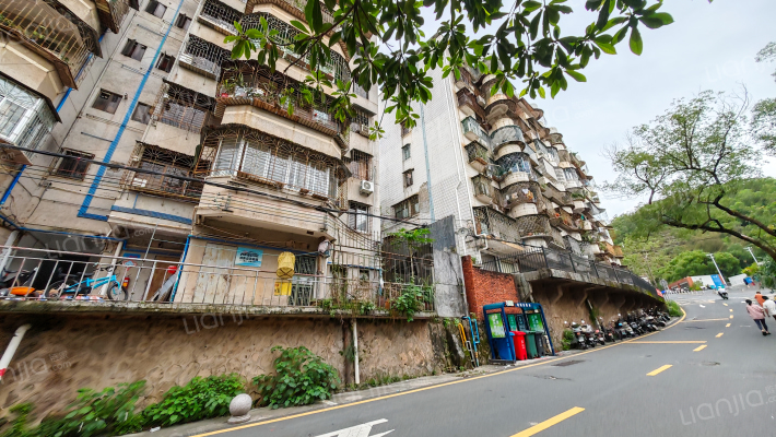 东江体育场外景图