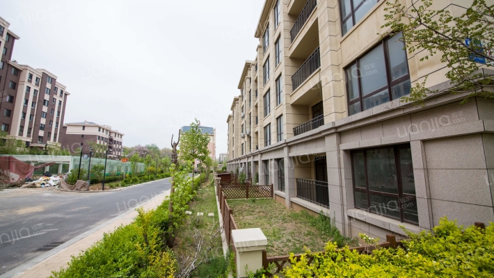 福佳机场前院外景图