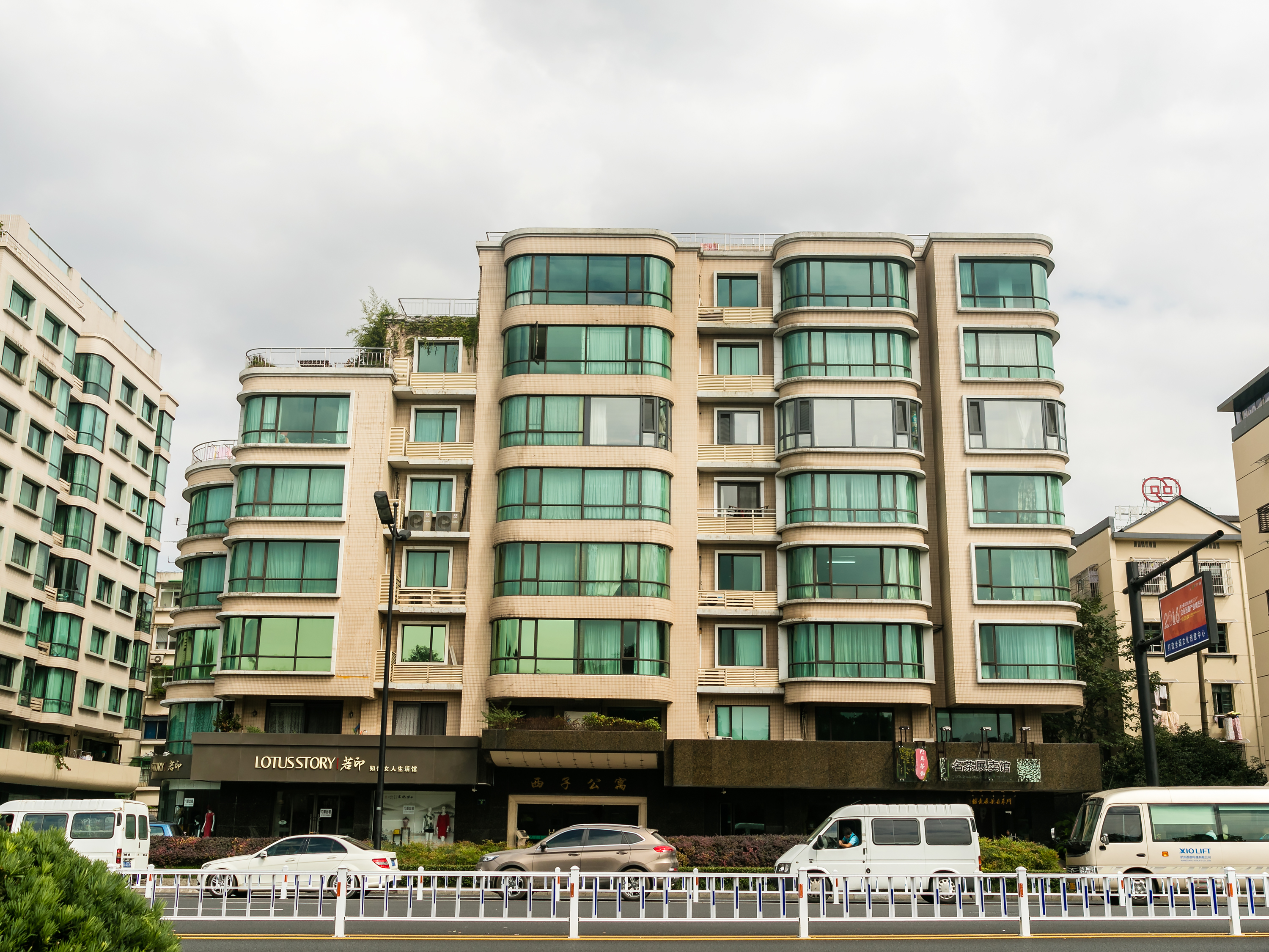 西子公寓小区实景 6