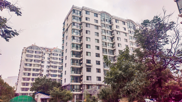 东兴寓城外景图