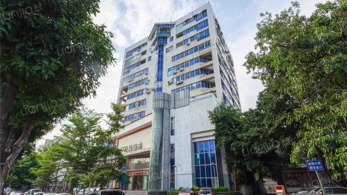 金融大厦外景图