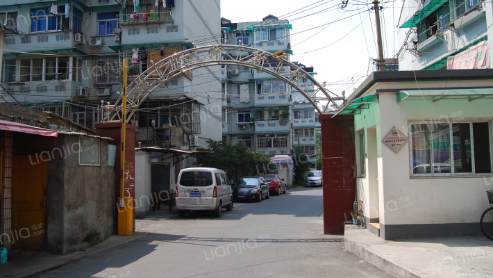 始板桥东村外景图