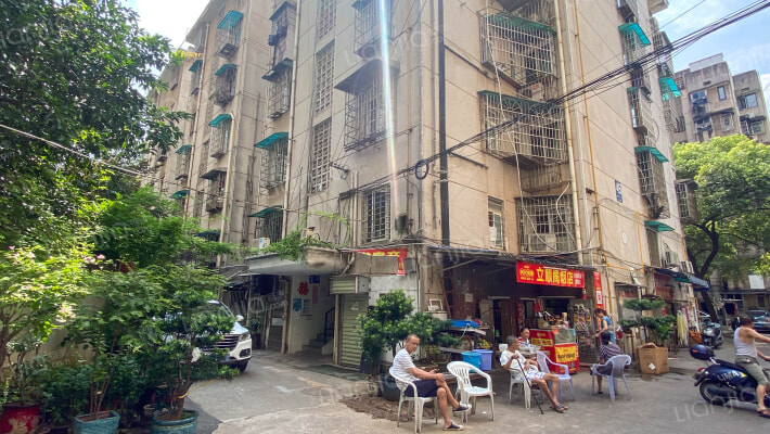 湖橡宿舍外景图