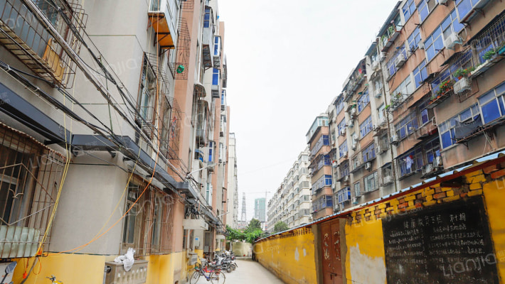 商业大厦家属院外景图