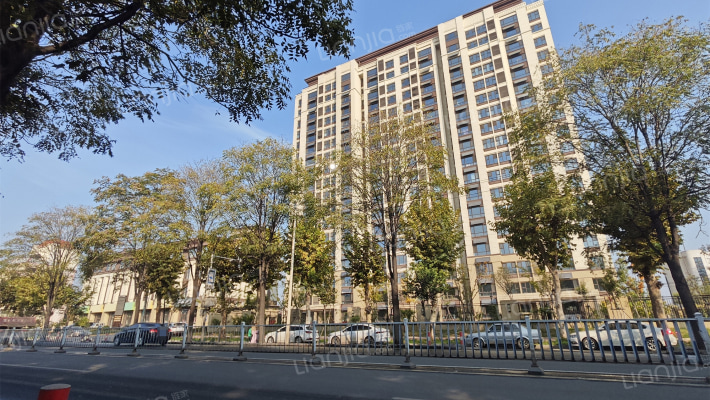 兆鑫云著外景图