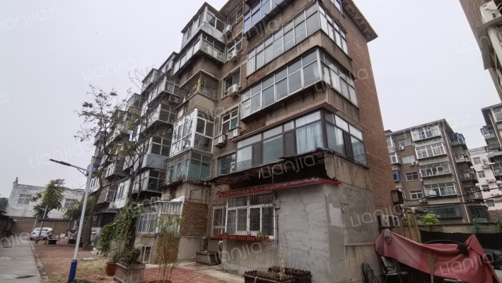 二十四中宿舍外景图