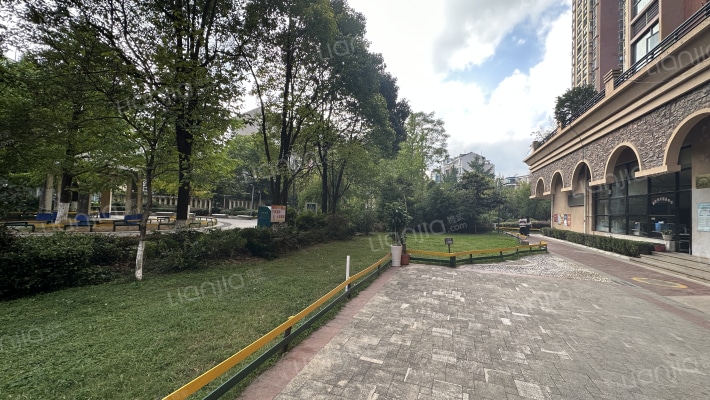 涧桥泊林外景图