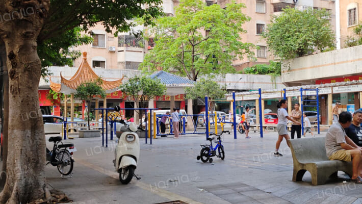 榕树角大街外景图