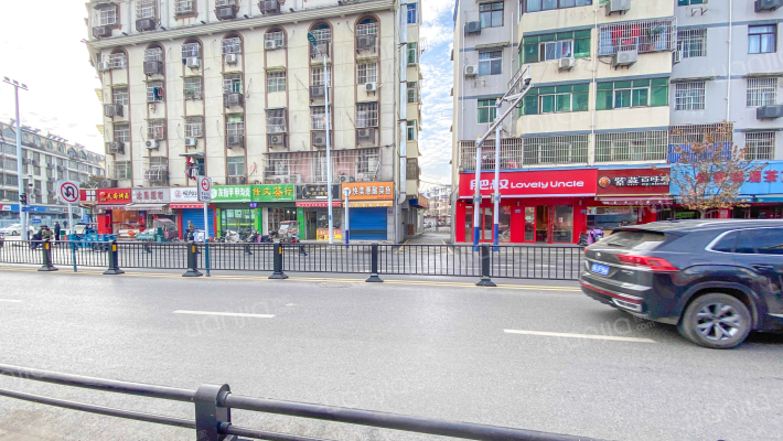 宏伟大厦外景图