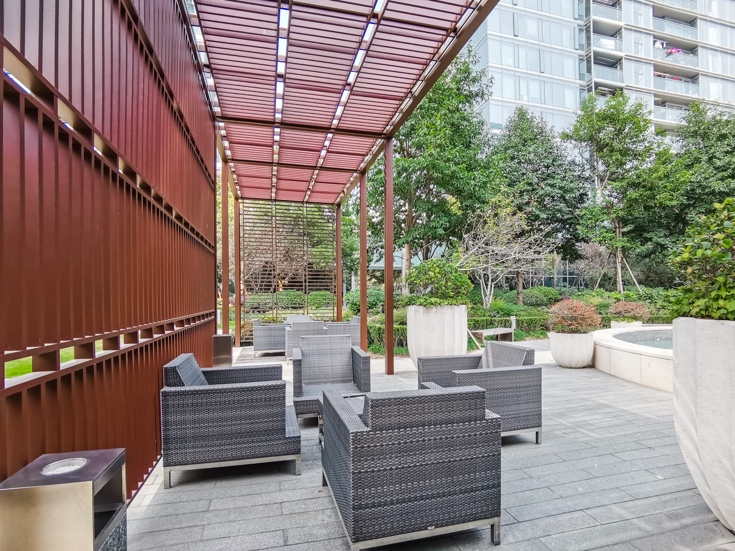 Sapphire Mansion compound photo 9