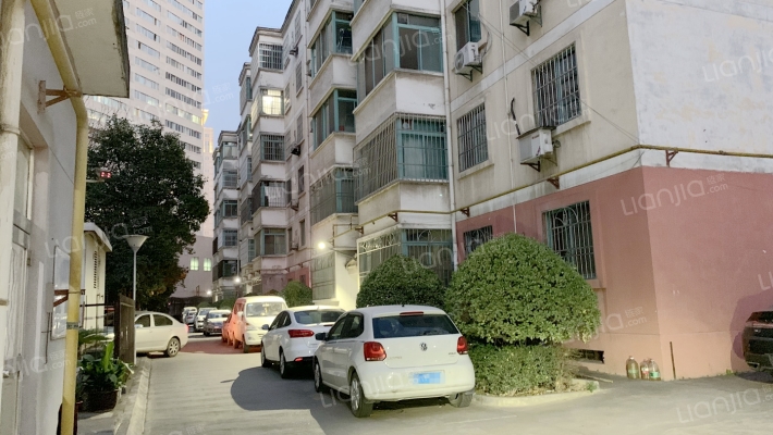 凤城四路工商局家属院外景图