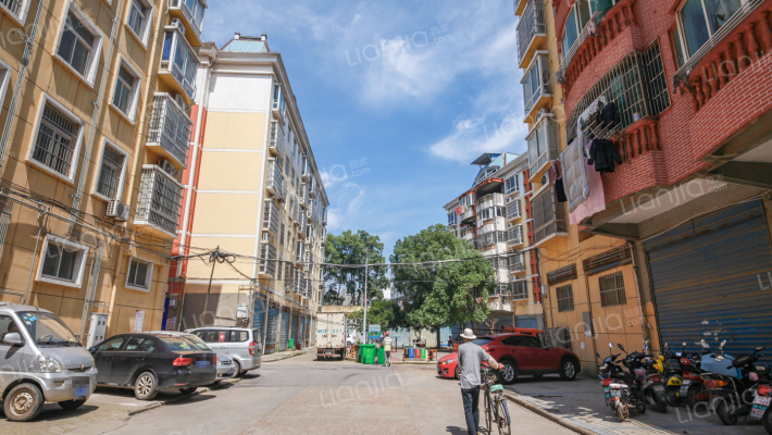 银三角商贸城外景图