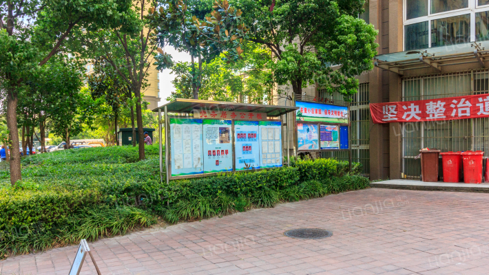 和源名城外景图