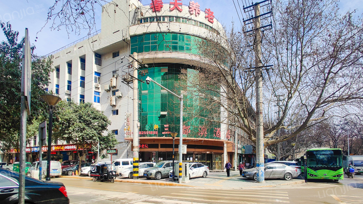 出租一公司家属院外景图