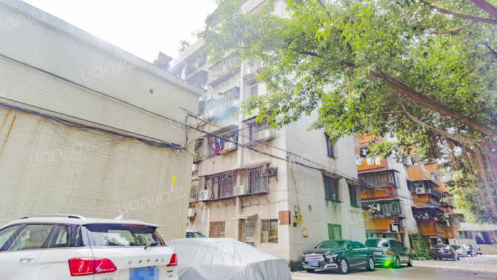 广东工业大学沙河校区外景图