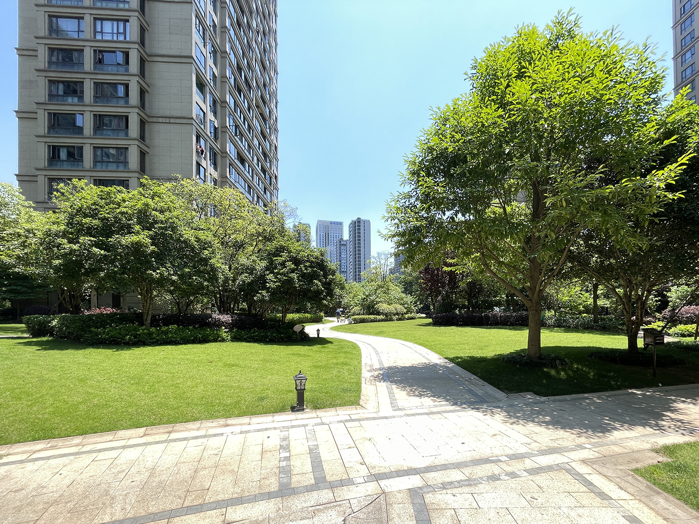东方花城小区实景 3