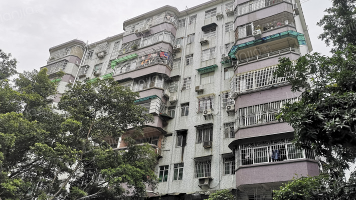 黄石大厦外景图