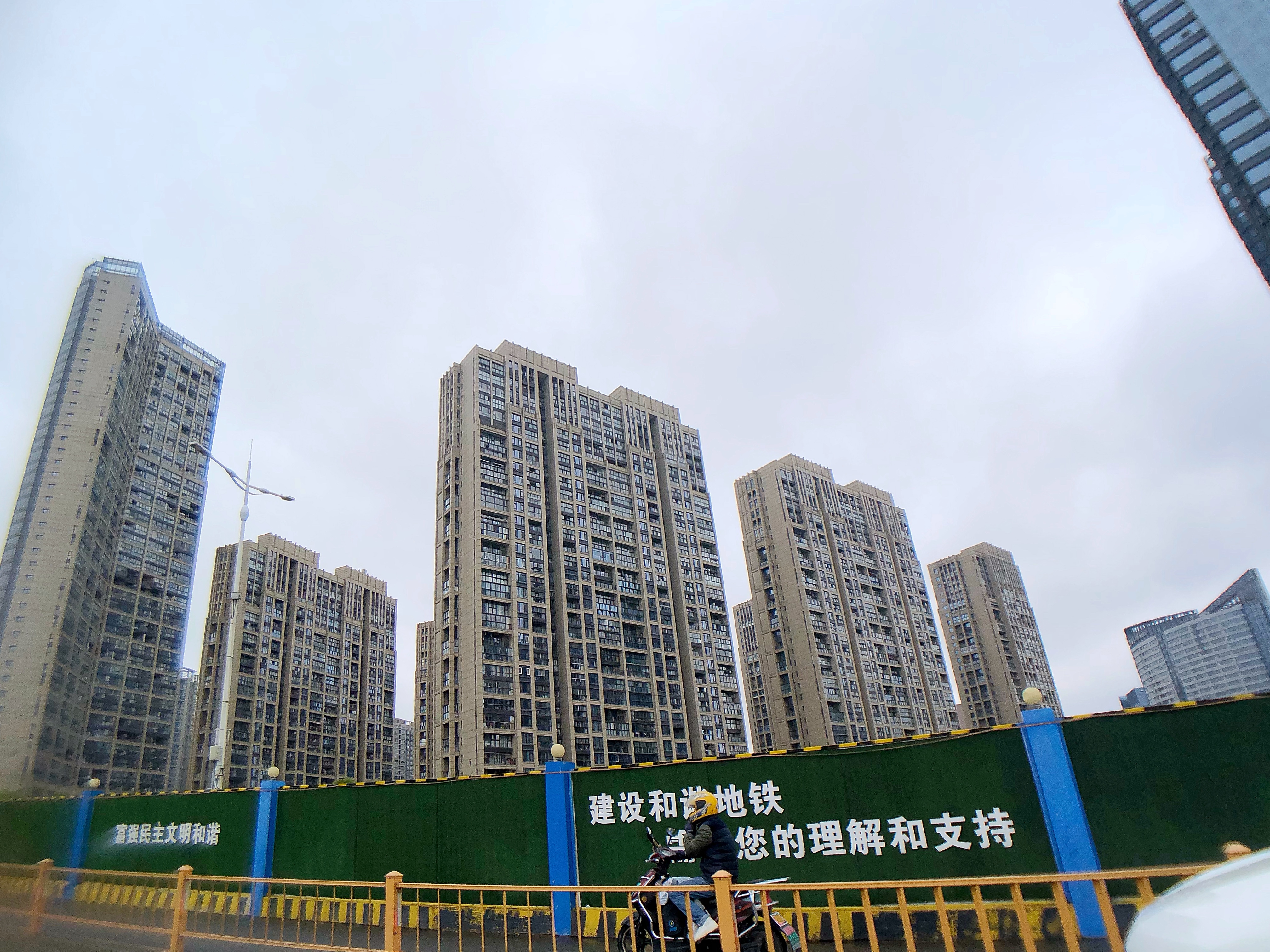 半岛国际小区实景 2