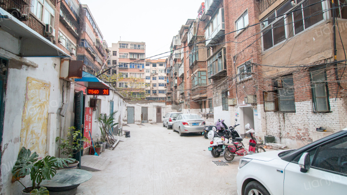 电扇厂家属院外景图