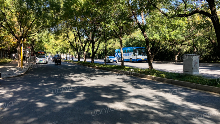 政法大学文化楼外景图