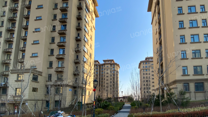 桦林彩雲城外景图