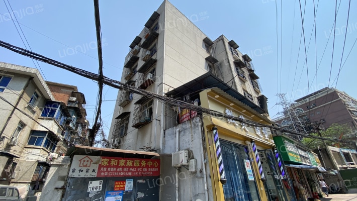 城建宿舍外景图