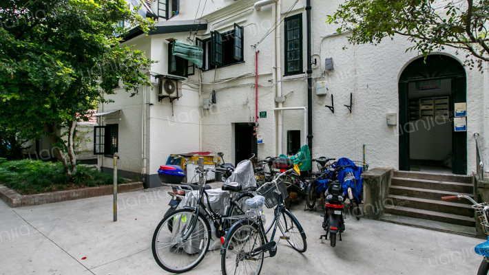 华山路303弄外景图