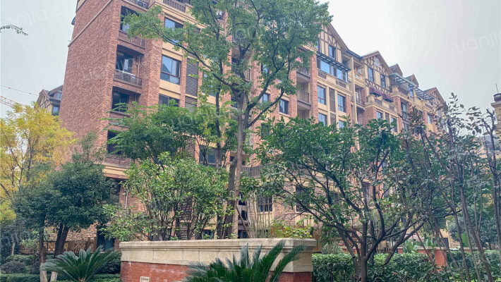 隆鑫盛世普天外景图