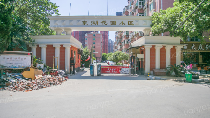 东湖花园小区外景图