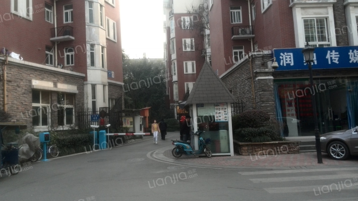 英国小镇闻笛园外景图