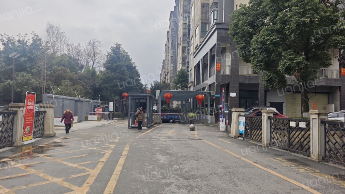 贵通御苑雙楠城外景图