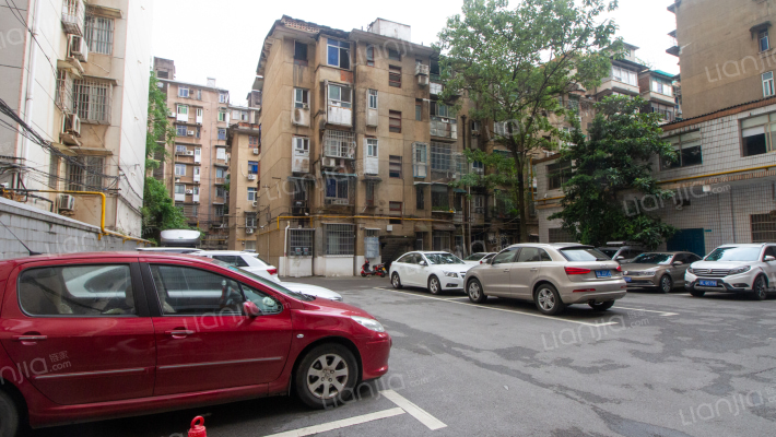 雨花区农行宿舍外景图