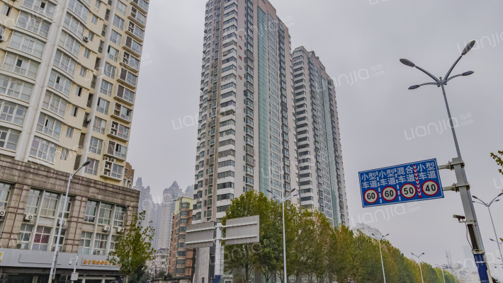 构峰源公馆外景图