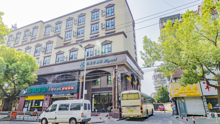 白玉兰酒店外景图