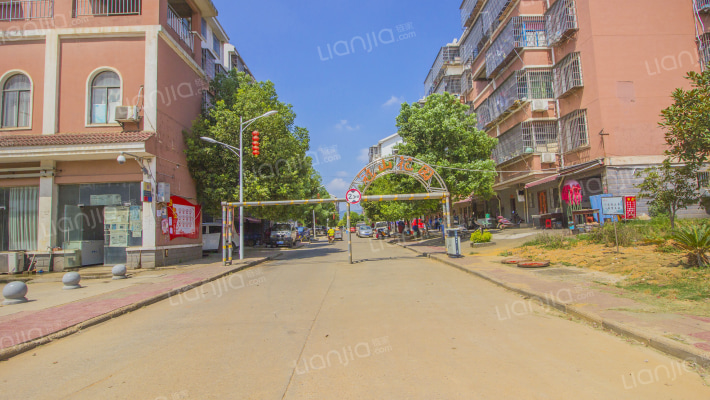 经开区冠山花园外景图