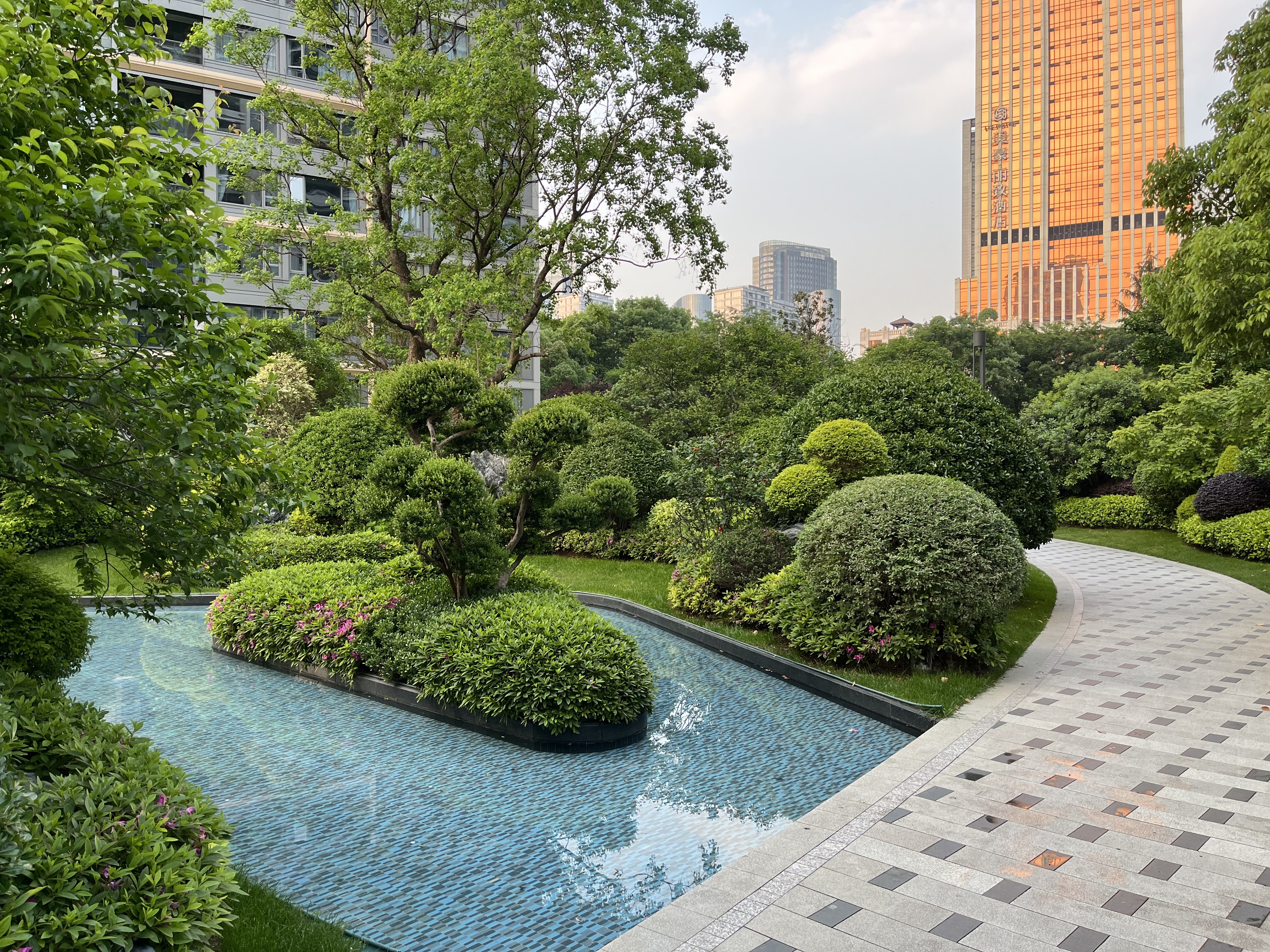 Noble Mansion  compound photo 3