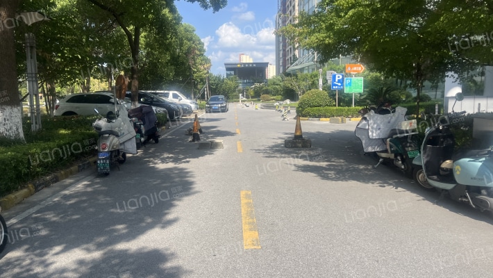 太仓发展大厦外景图