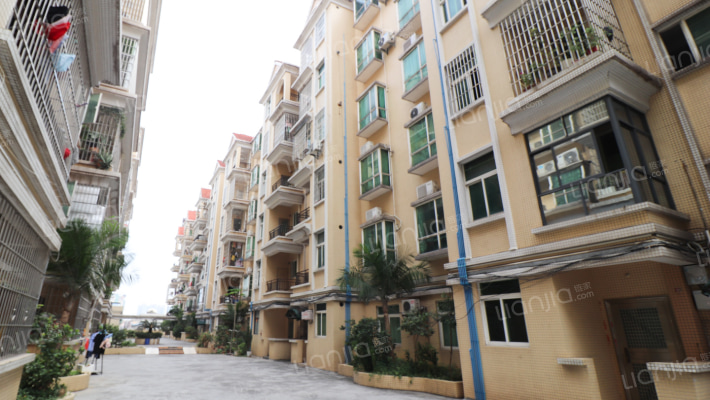 雄炜大厦外景图