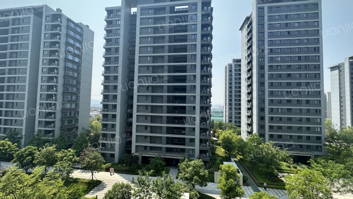 云彩之城外景图