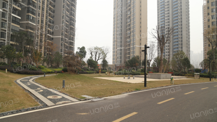 佳阳翠湖里外景图