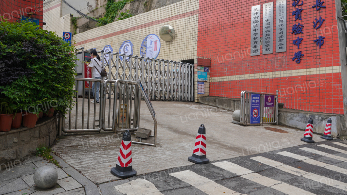 长沙市雨花实验中学宿舍外景图