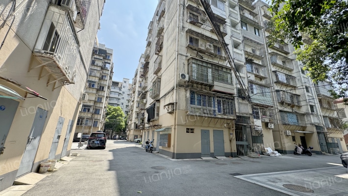 电业局宿舍小区外景图