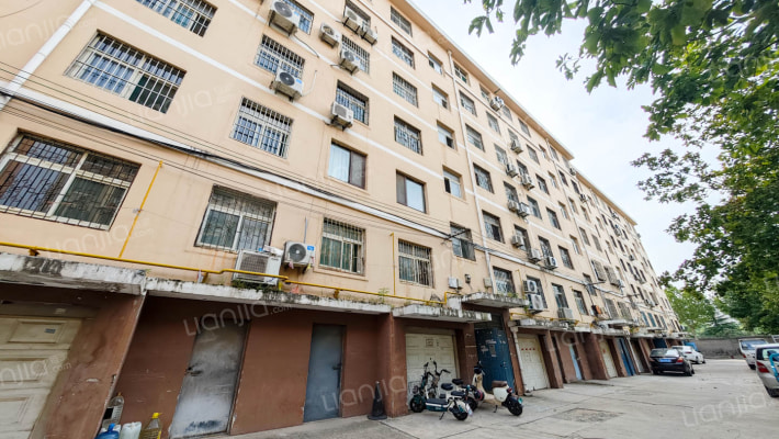 章丘区实验中学宿舍外景图